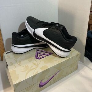 Nike Kyrie Zoom Freak Men’s Tennis shoes‎ Size 8 Black leather new in box